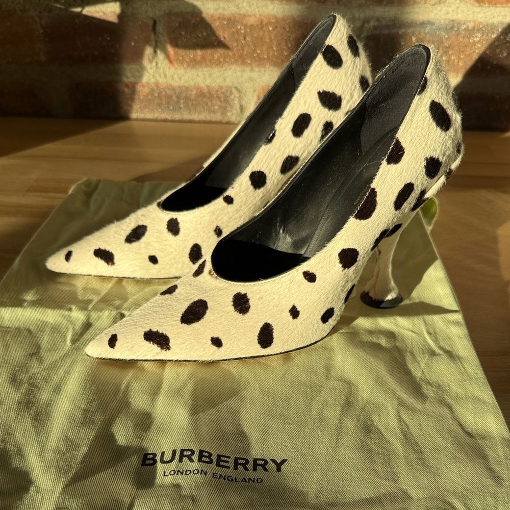 Burberry Dalmatian Print Calf Hair Ava Pumps - Black and White Size 37 - Picture 2 of 8